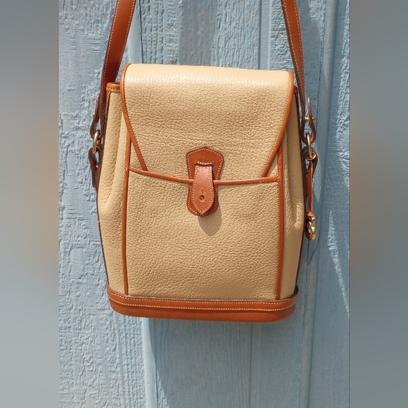 Vintage Dooney & Bourke Dover Drawstring Case Shoulder Crossbody Bag Cream - Picture 3 of 16